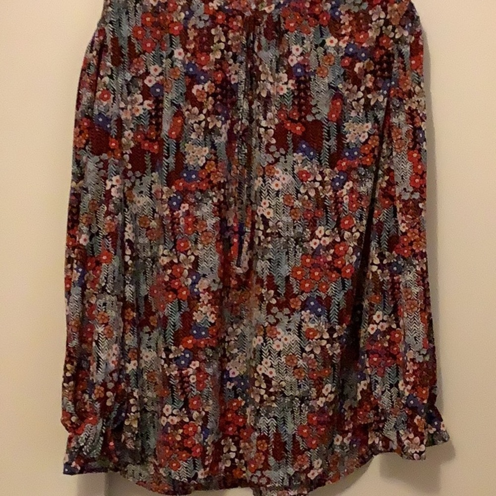 Boho Top with Tiny Flowers and Ruffles along wrist. Plus Size 4X